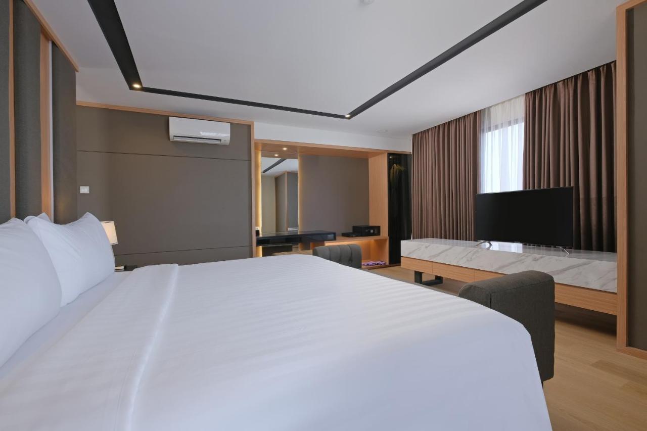 Quest Hotel Prime Pemuda - Semarang Bagian luar foto